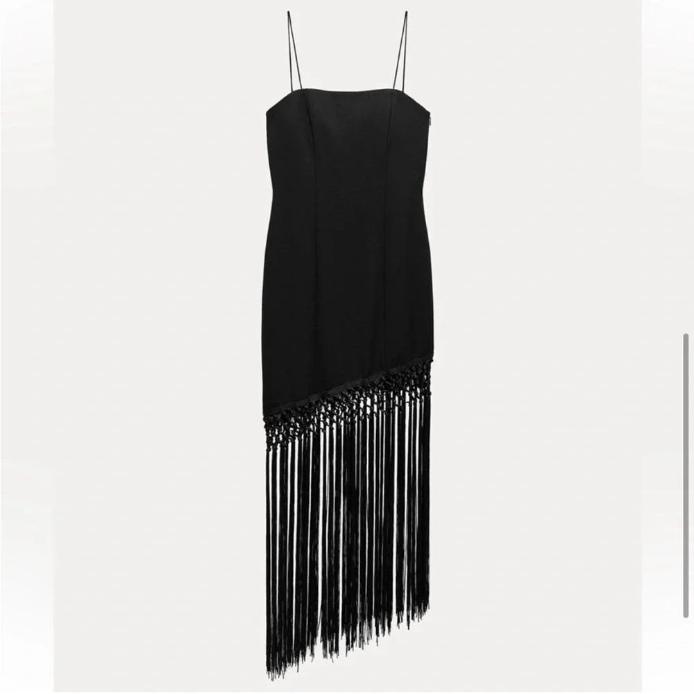 Spring /summer🌺 NWT ZARA FRINGED DRESS SIZE M
🚨 My prices are firm, no discount - Picture 9 of 13